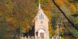 Żegiestów kościół pw. św. Kingi widok z Łopaty Słowackiej